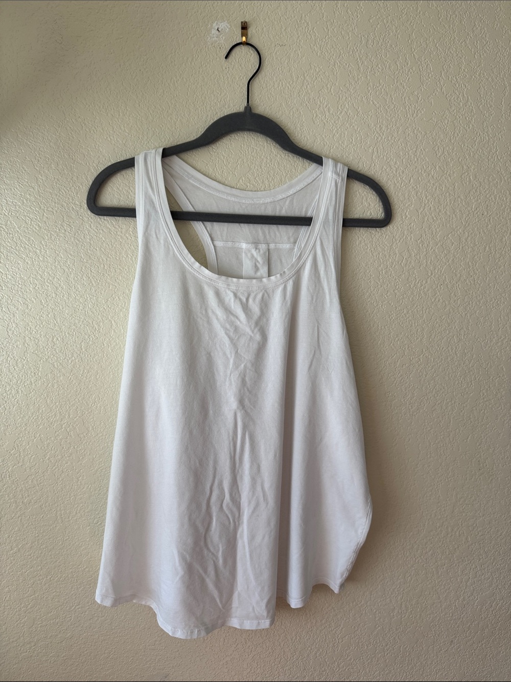 Women's Lululemon White Scoop Neck Tank Top